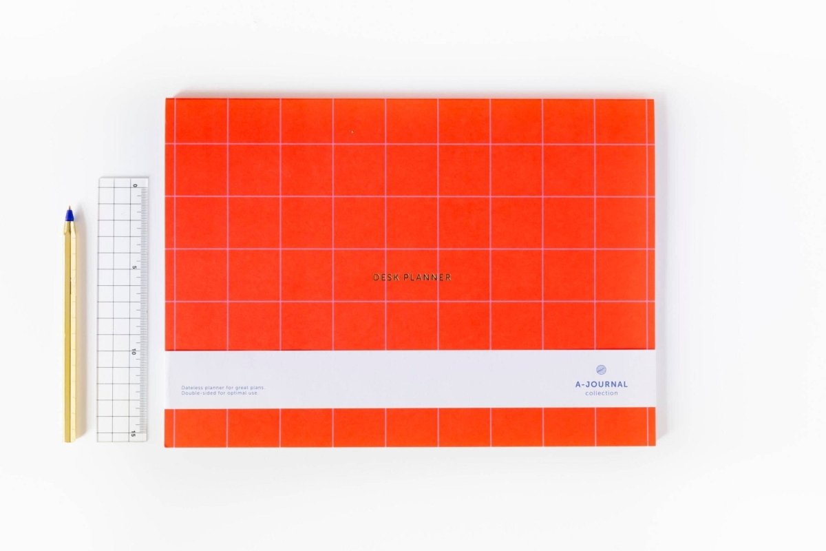 A - Journal Stationery - DESK PLANNER Wochenplaner Rot - ROSA ECK - Kalender, Papier, Rot