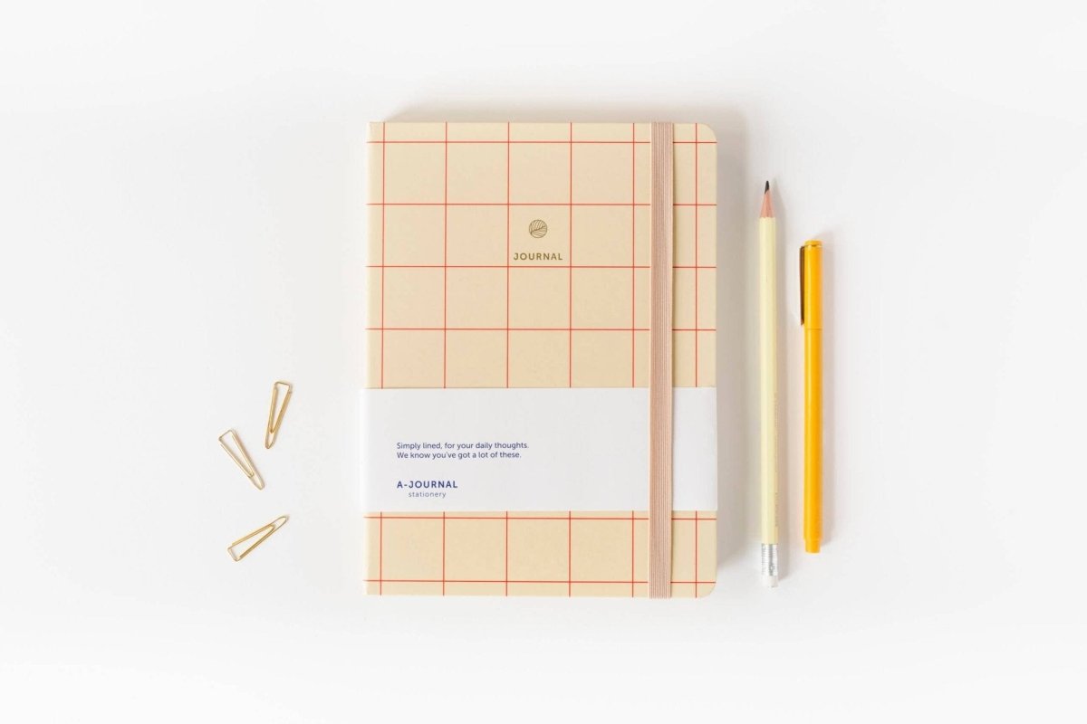 A - Journal Stationery - JOURNAL Notizbuch Creme/Rot/Kariert - ROSA ECK - Papier, Rot,