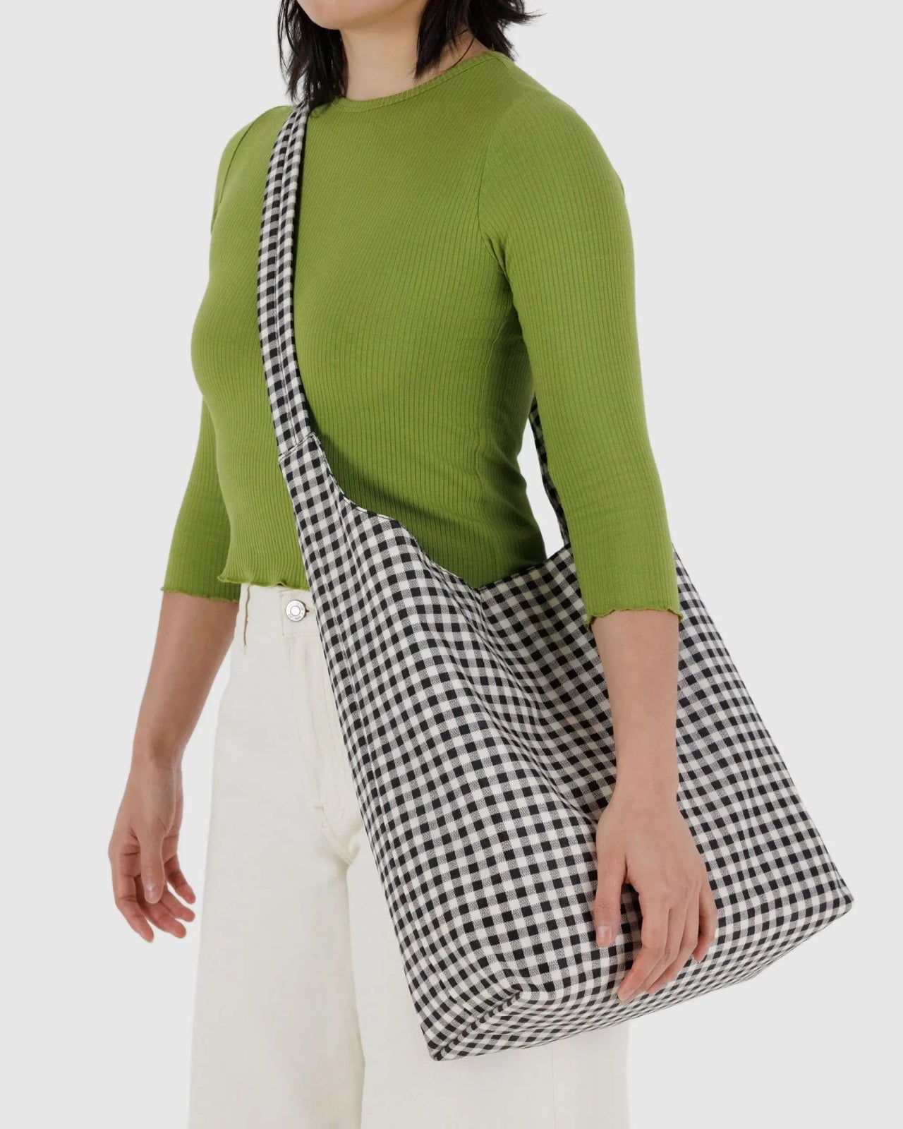 BAGGU - LARGE NYLON SLING Umhängetasche • Black & White Gingham - Umhängetasche - ROSA ECK Concept Store