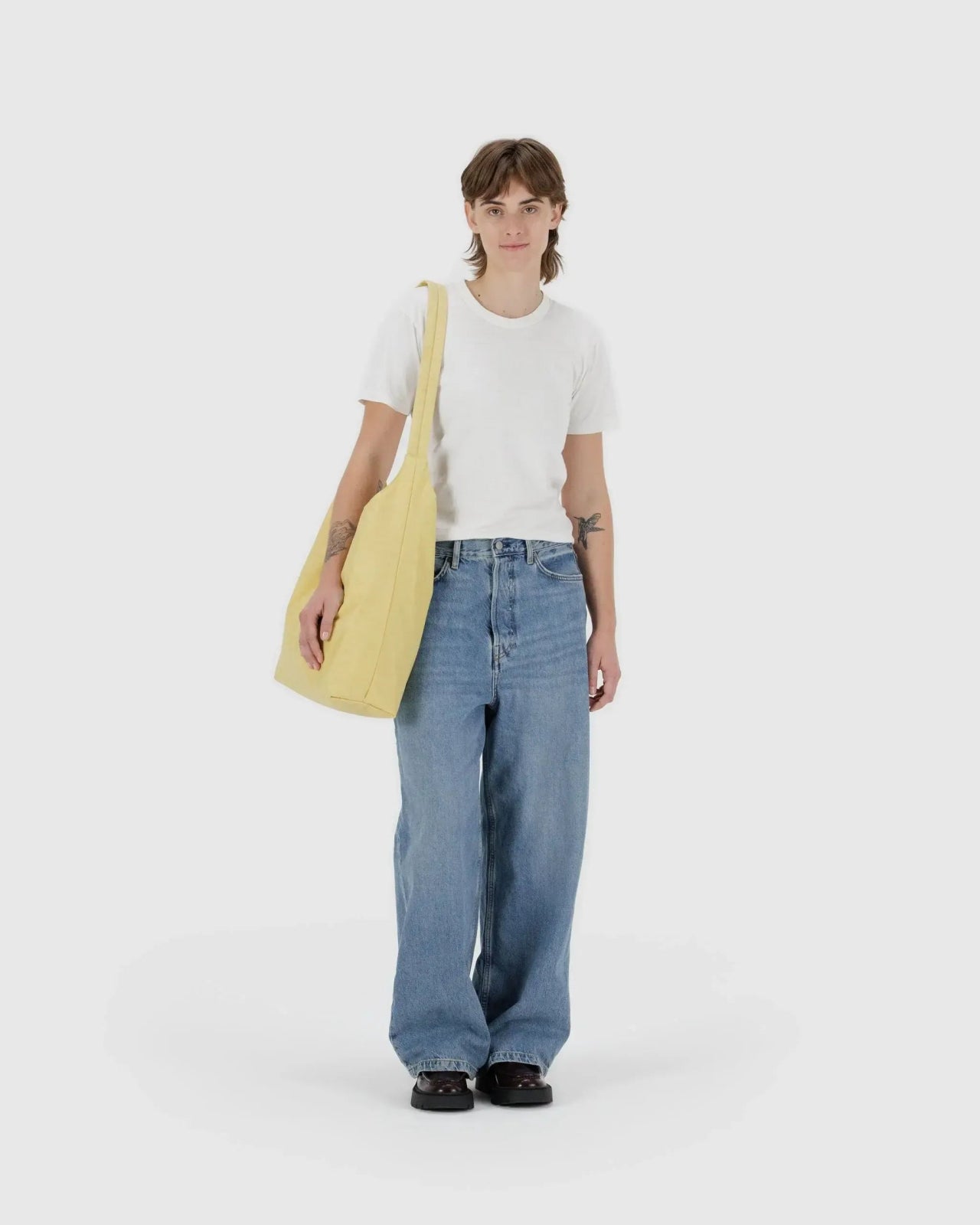 BAGGU - LARGE NYLON SLING Umhängetasche • Butter - Umhängetasche - ROSA ECK Concept Store