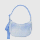 BAGGU - MEDIUM NYLON CRESCENT BAG Umhängetasche • Light Blue Gingham - Umhängetasche - ROSA ECK Concept Store