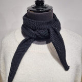 Calie Paris - Kleiner Strickschal • Navy Blau - Schal - ROSA ECK