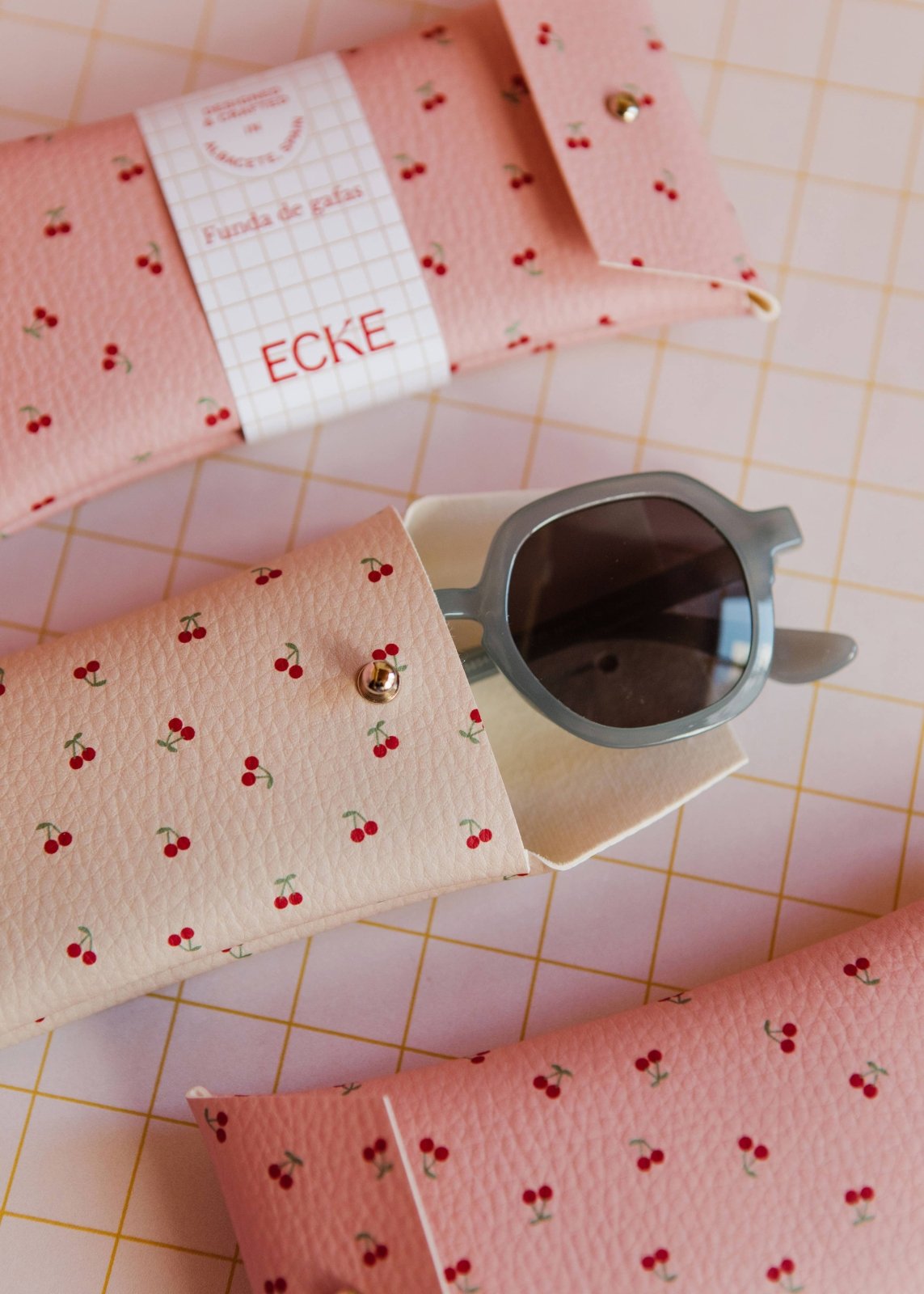 ECKE - CEREZAS Brillen - Etui • Kirschen - Pink - Brillen - Etui - ROSA ECK Concept Store