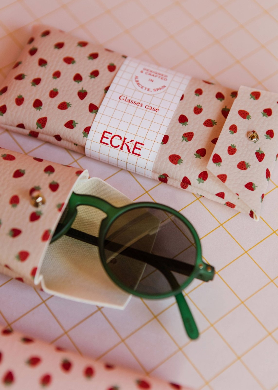 ECKE - FRESAS Brillenetui • Erdbeere Rosa - Brillen - Etui - ROSA ECK