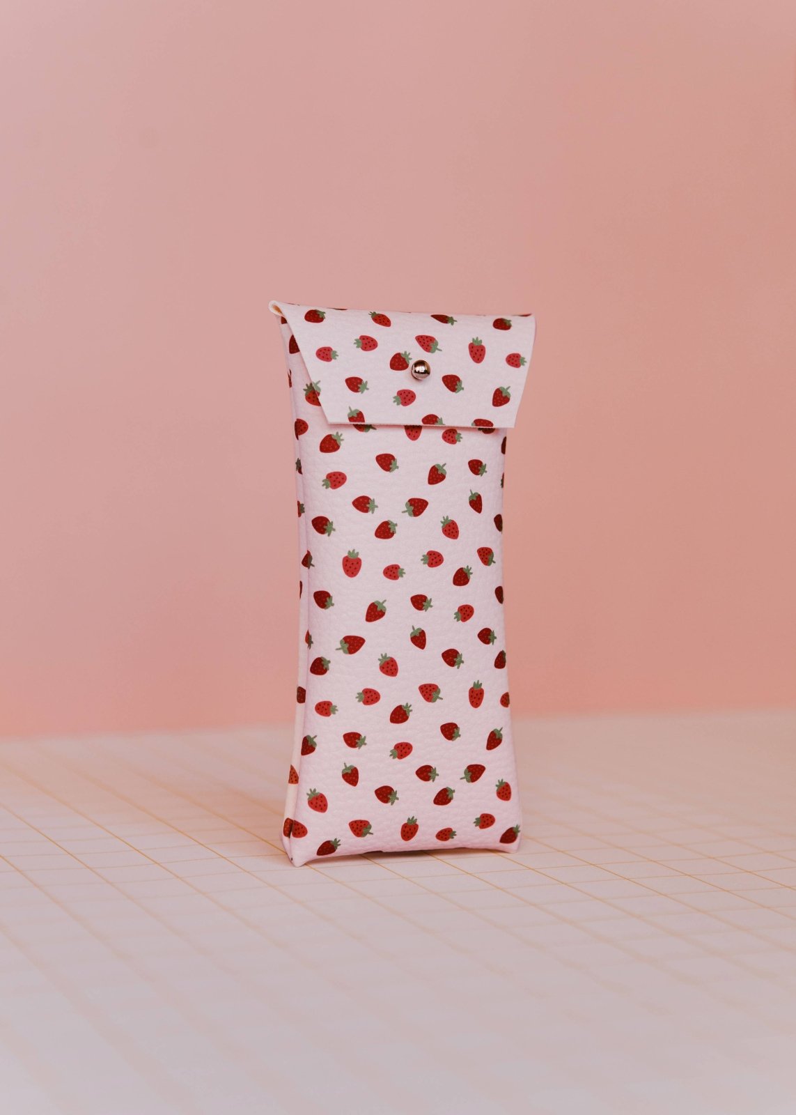 ECKE - FRESAS Brillenetui • Erdbeere Rosa - Brillen - Etui - ROSA ECK