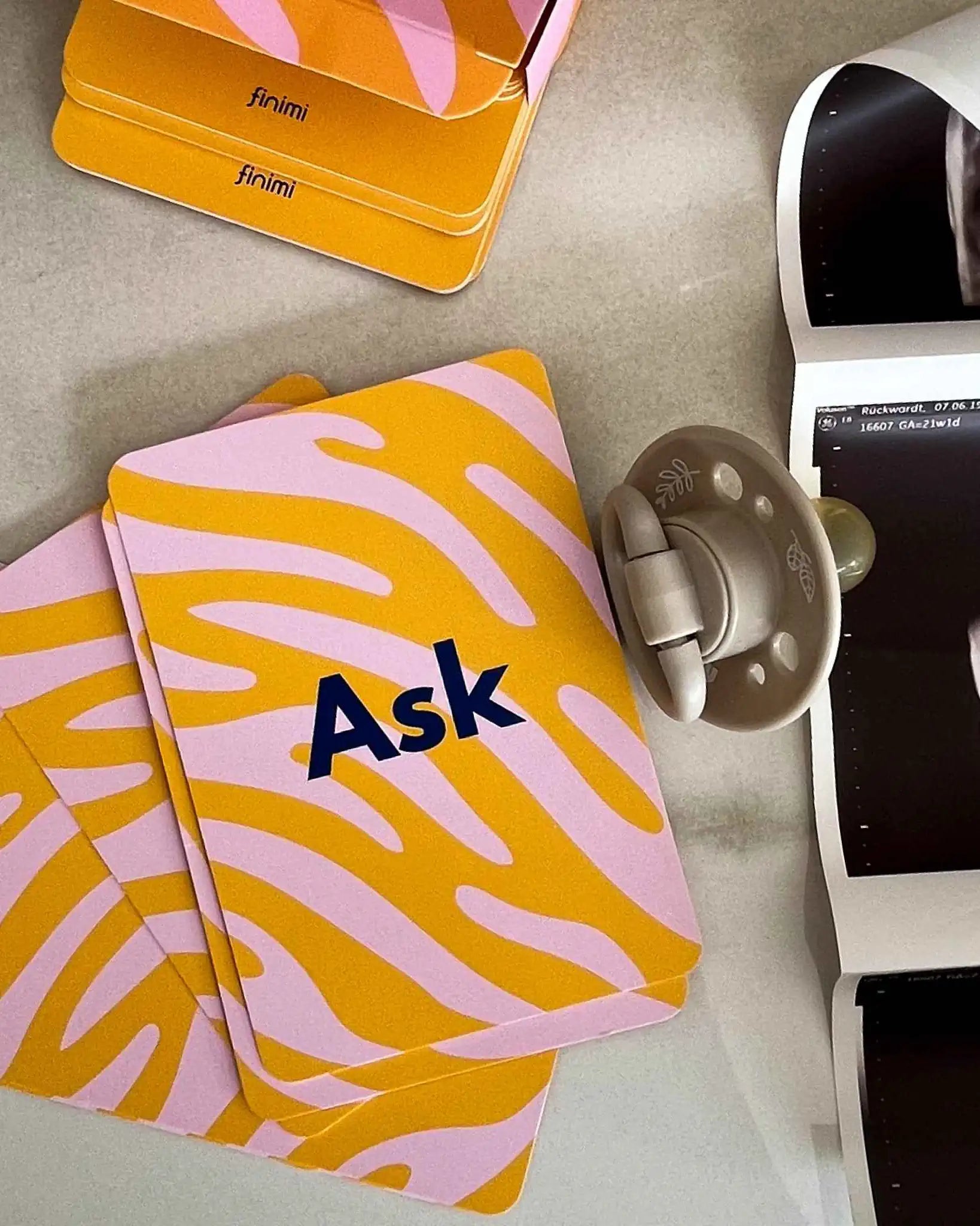 finimi - ASK & TASK Kartenset zur Geburt - Fragespiel - ROSA ECK Concept Store