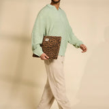 Hindbag - AVA Laptoptasche S (13 Zoll) | Leopard Cannelle - ROSA ECK Concept Store