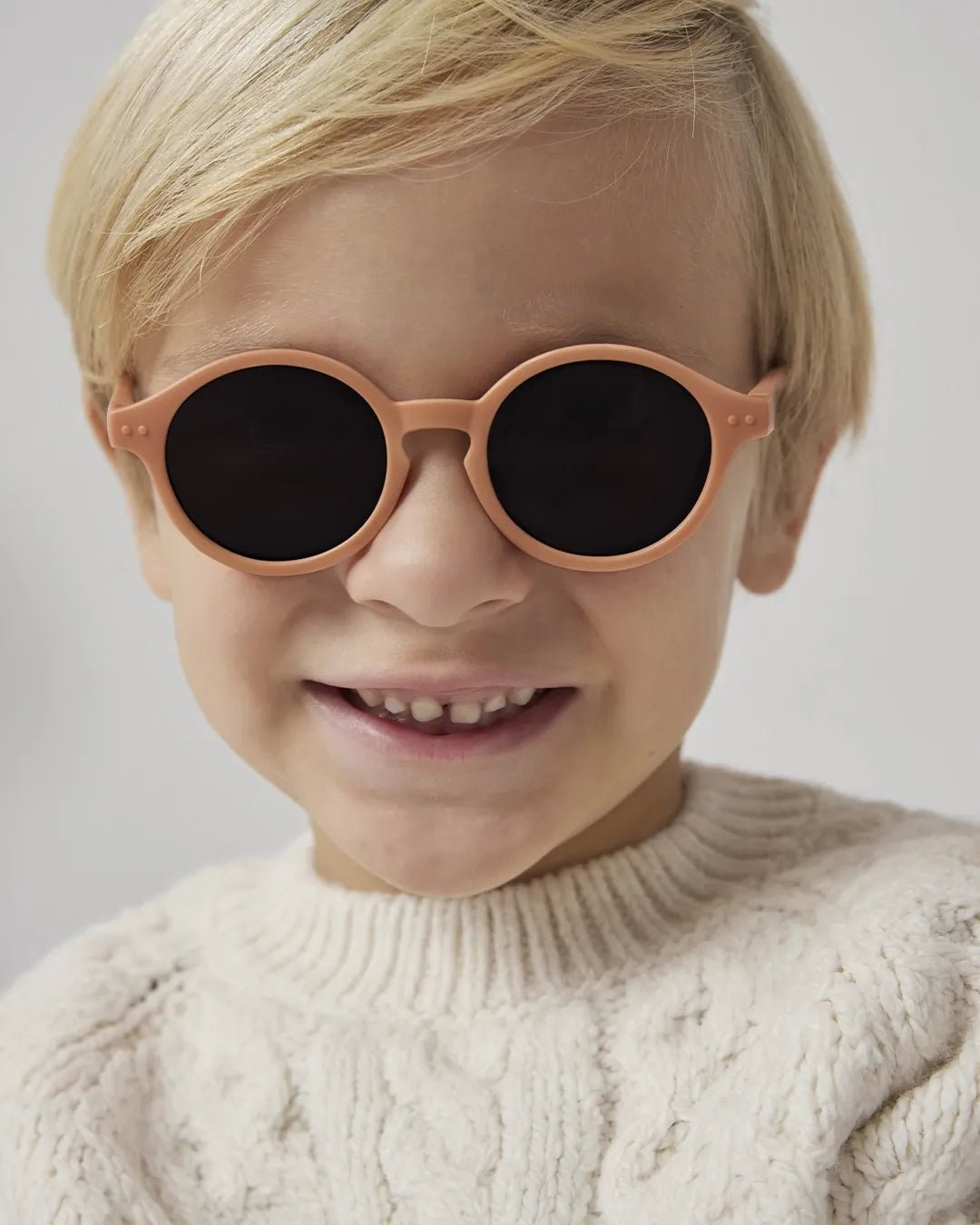 IZIPIZI - #d KIDS PLUS Kinder - Sonnenbrille | Apricot - Sonnenbrille - ROSA ECK Concept Store