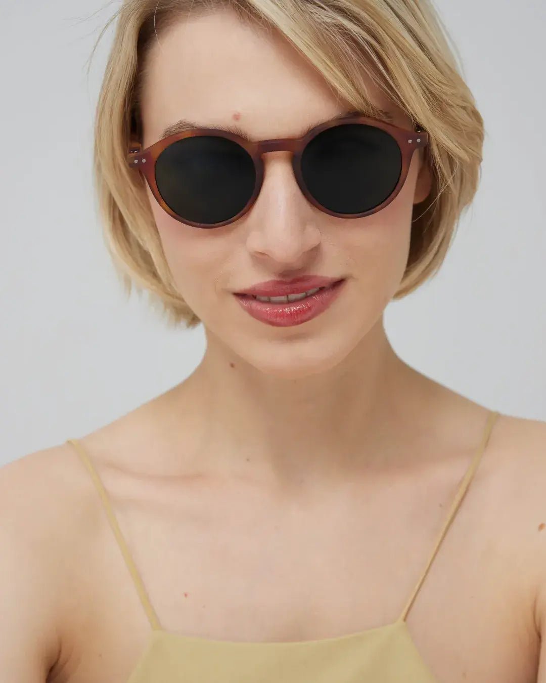 IZIPIZI - #D SUN Sonnenbrille | Frozen Blue - Sonnenbrille - ROSA ECK Concept Store