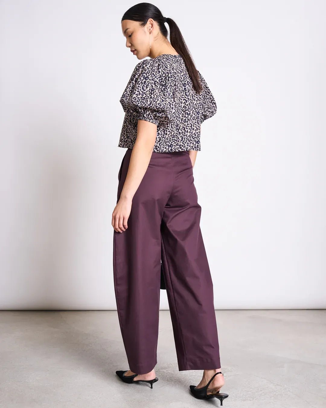 JAN ‘N JUNE - OLMOS Kurze Bluse aus Bio - Baumwolle • Leo Print - ROSA ECK Concept Store