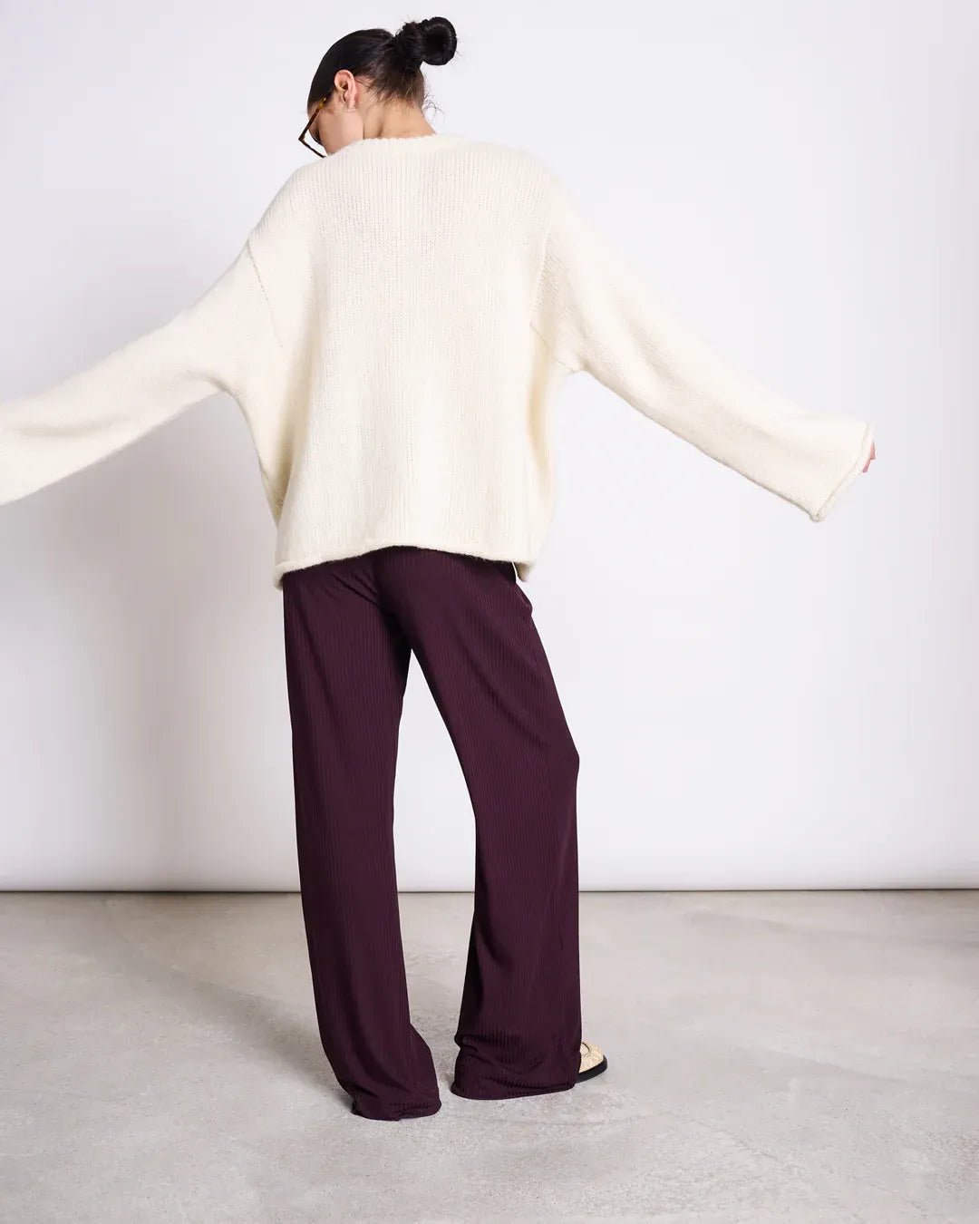 JAN ‘N JUNE - SMILLA Ripp - Hose aus Lyocell • Cherry Lacquer - ROSA ECK Concept Store