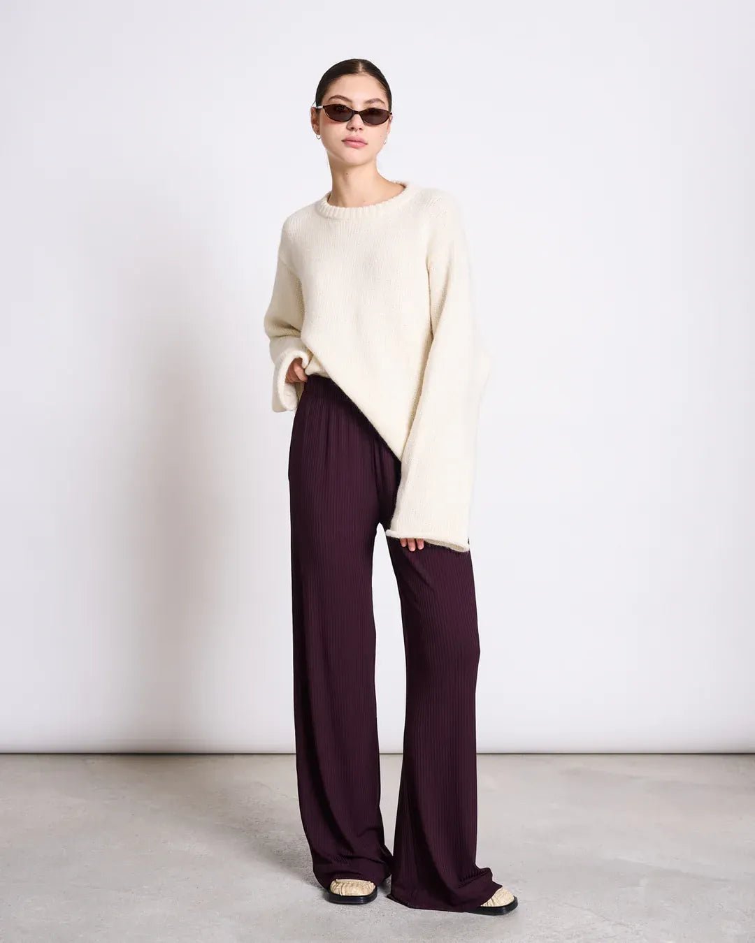 JAN ‘N JUNE - SMILLA Ripp - Hose aus Lyocell • Cherry Lacquer - ROSA ECK Concept Store