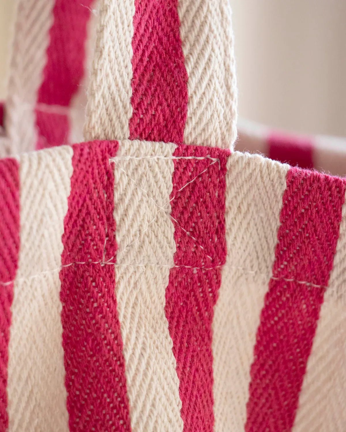 Kado Design - Gestreifte Tragetasche Natur | pink - ROSA ECK Concept Store