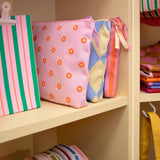 Kado Design - Kulturbeutel mit Blumenmuster | light fuchsia + blood orange + blonde - ROSA ECK Concept Store