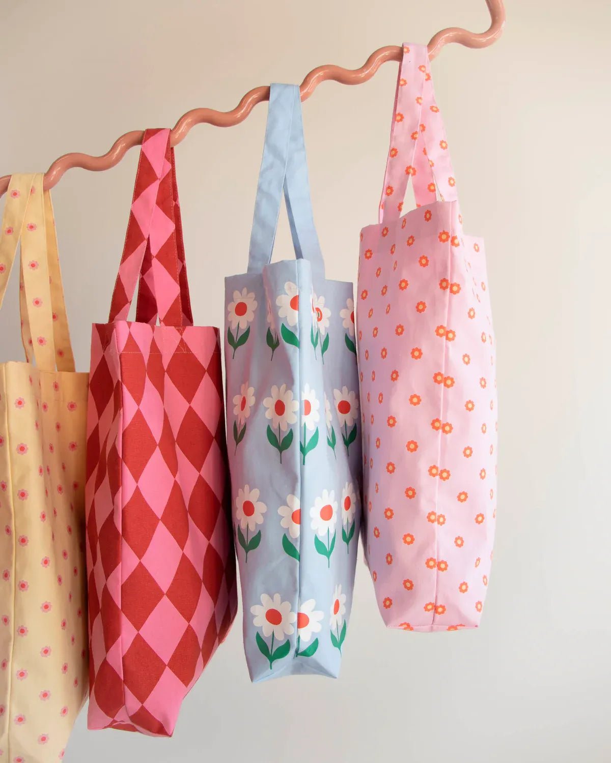 Kado Design - Tragetasche mit Blumenmuster | light fuchsia + blood orange + blonde - ROSA ECK Concept Store