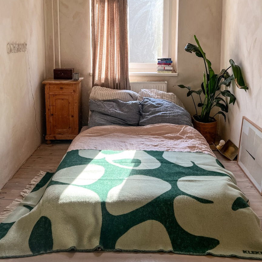 KLEKKS - KLEKKS NO. 18 Wolldecke in Grün - Sofadecke - ROSA ECK -