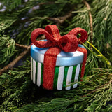 &Klevering - Weihnachtskugel Geschenk • Grün - Weihnachtskugel - ROSA ECK