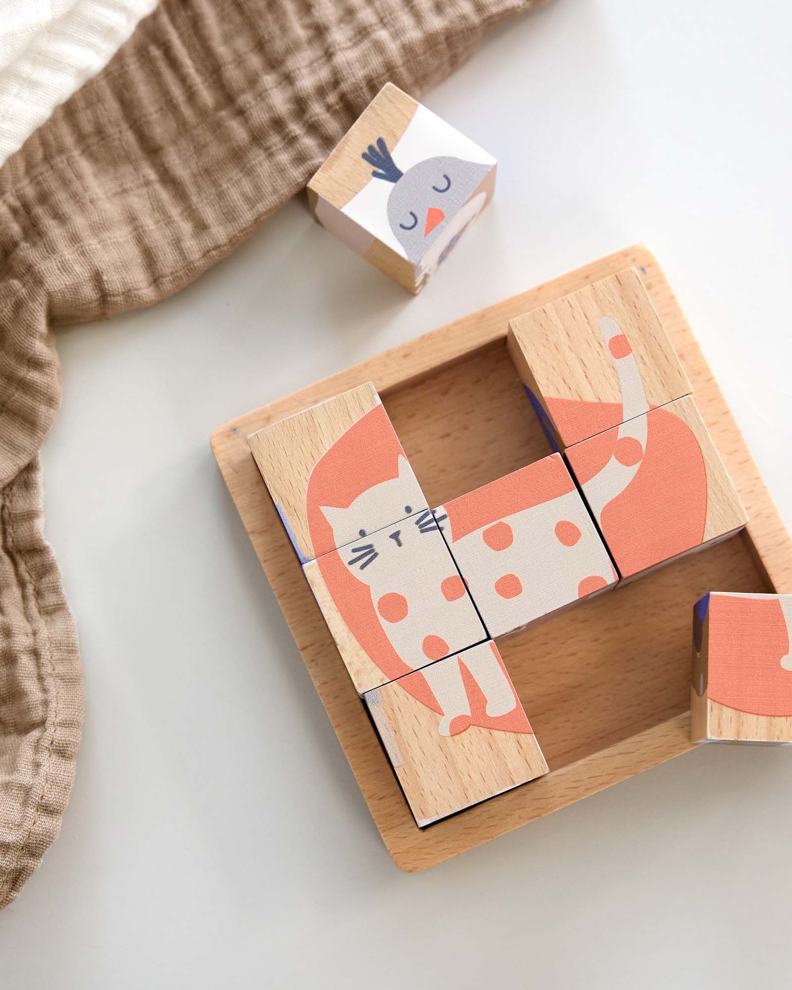 Lässig - LITTLE MATEYS Würfelpuzzle aus Holz - Spielzeug - ROSA ECK - Hund, Katze,