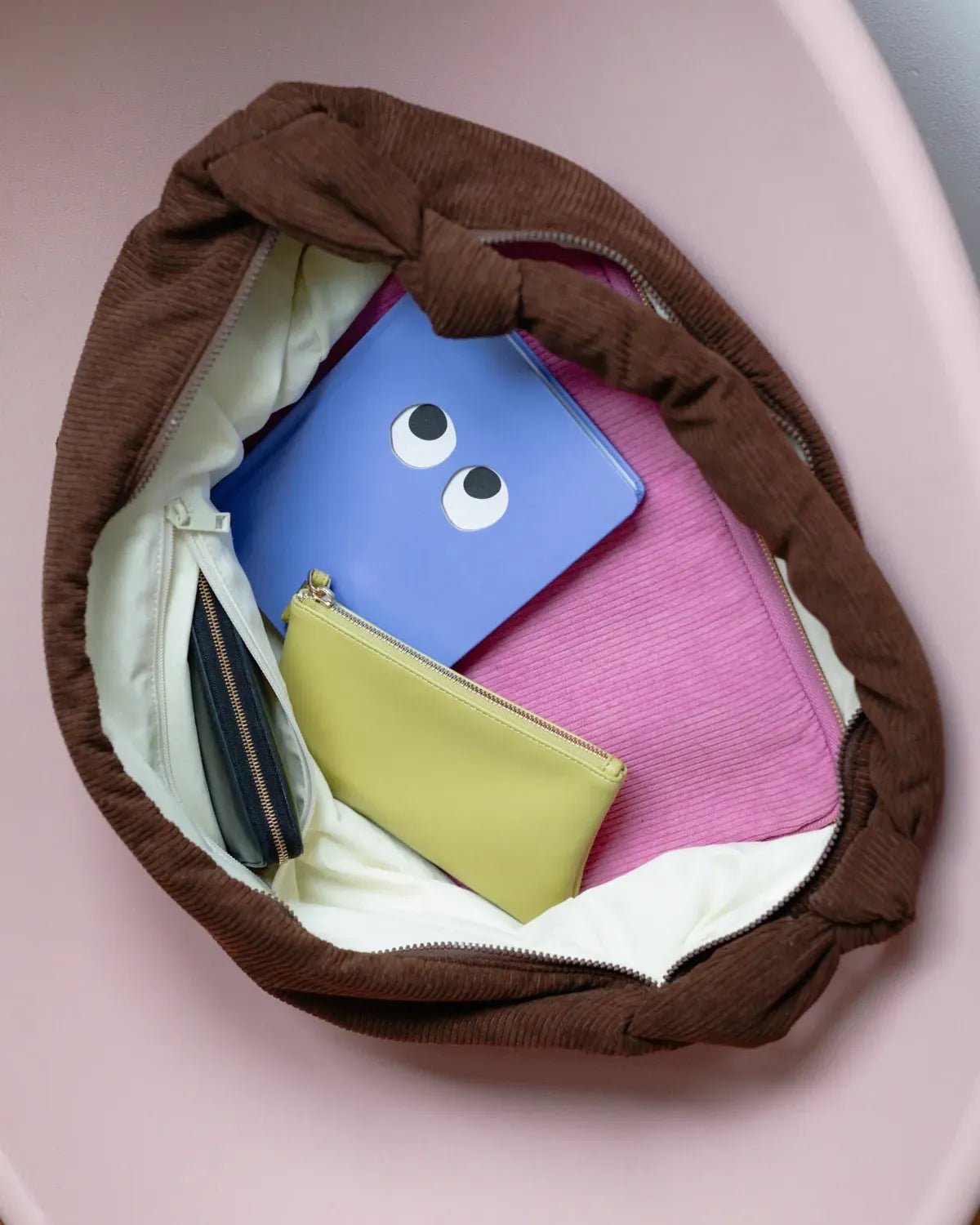 Lukkily - LUKKILY BAG 1 • Cord chocolate - Tasche - ROSA ECK Concept Store