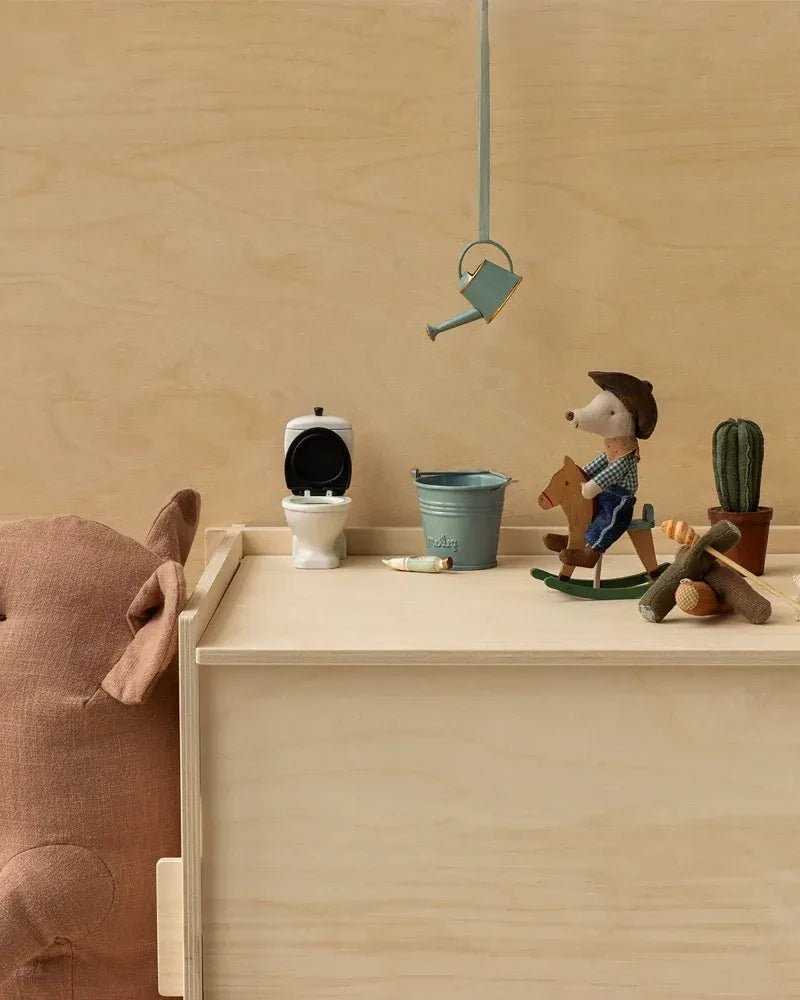 Maileg - Cowboy Maus auf Schaukelpferd – Kleiner Bruder - Spielzeug - ROSA ECK Concept Store