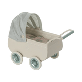 Maileg - Kinderwagen mit Babymaus | Minze - Spielzeug - ROSA ECK Concept Store