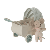 Maileg - Kinderwagen mit Babymaus | Minze - Spielzeug - ROSA ECK Concept Store