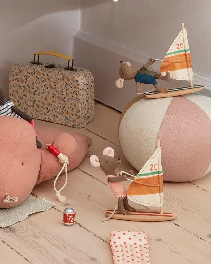 Maileg - Strandmäuse - Surfer kleine Schwester - Spielzeug - ROSA ECK Concept Store