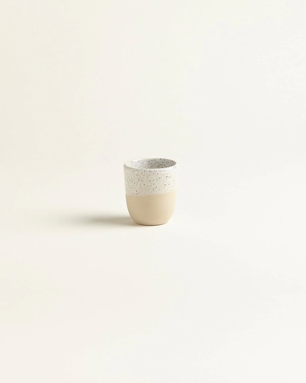 onomao - TRADITIONELL Espressobecher Sand Dipped - ROSA ECK - Becher, Beige, Weiß