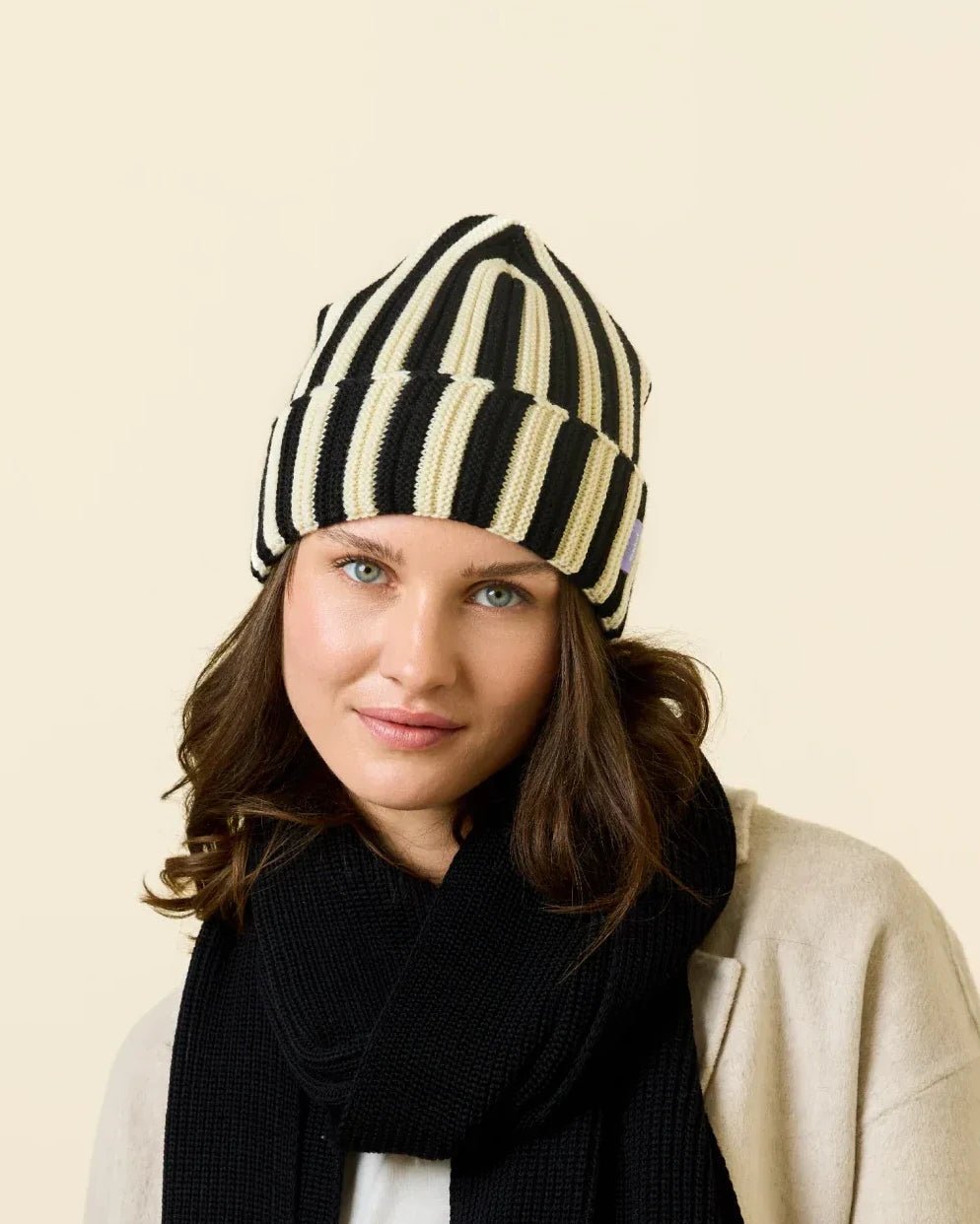 popeia - Special Beanie aus Merinowolle • Schwarz/Weiß - Mütze - ROSA ECK