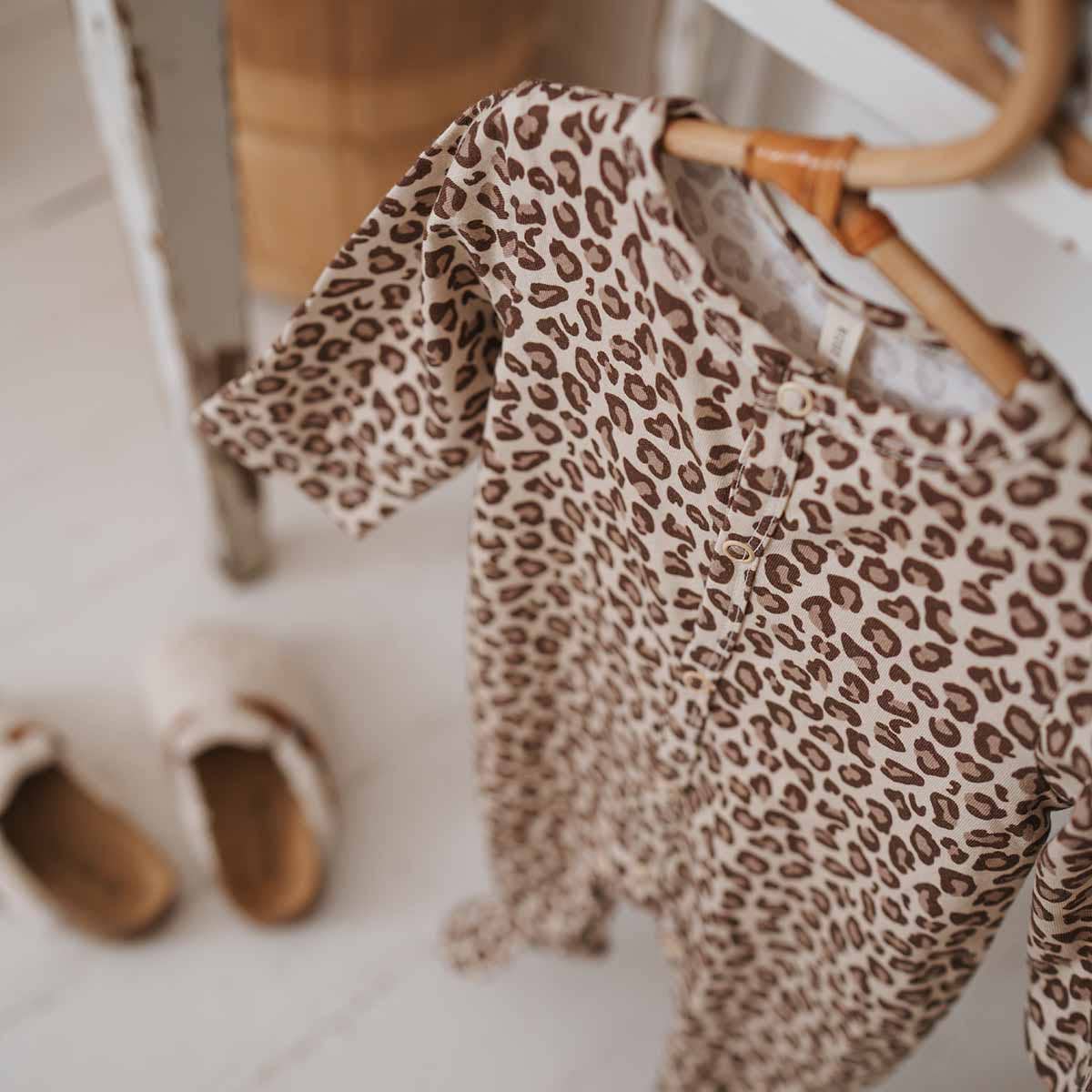 Rose in April - AMALIA Babypyjama | Leopard (3 Monate) - ROSA ECK - Braun, ,