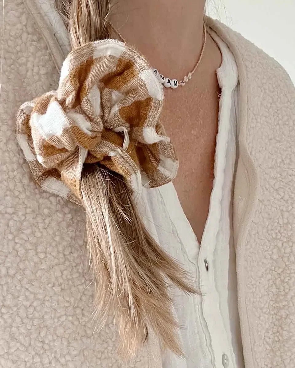 Rose in April - CHOUCHOU Haargummi • Vichy Caramel - Haargummi - ROSA ECK