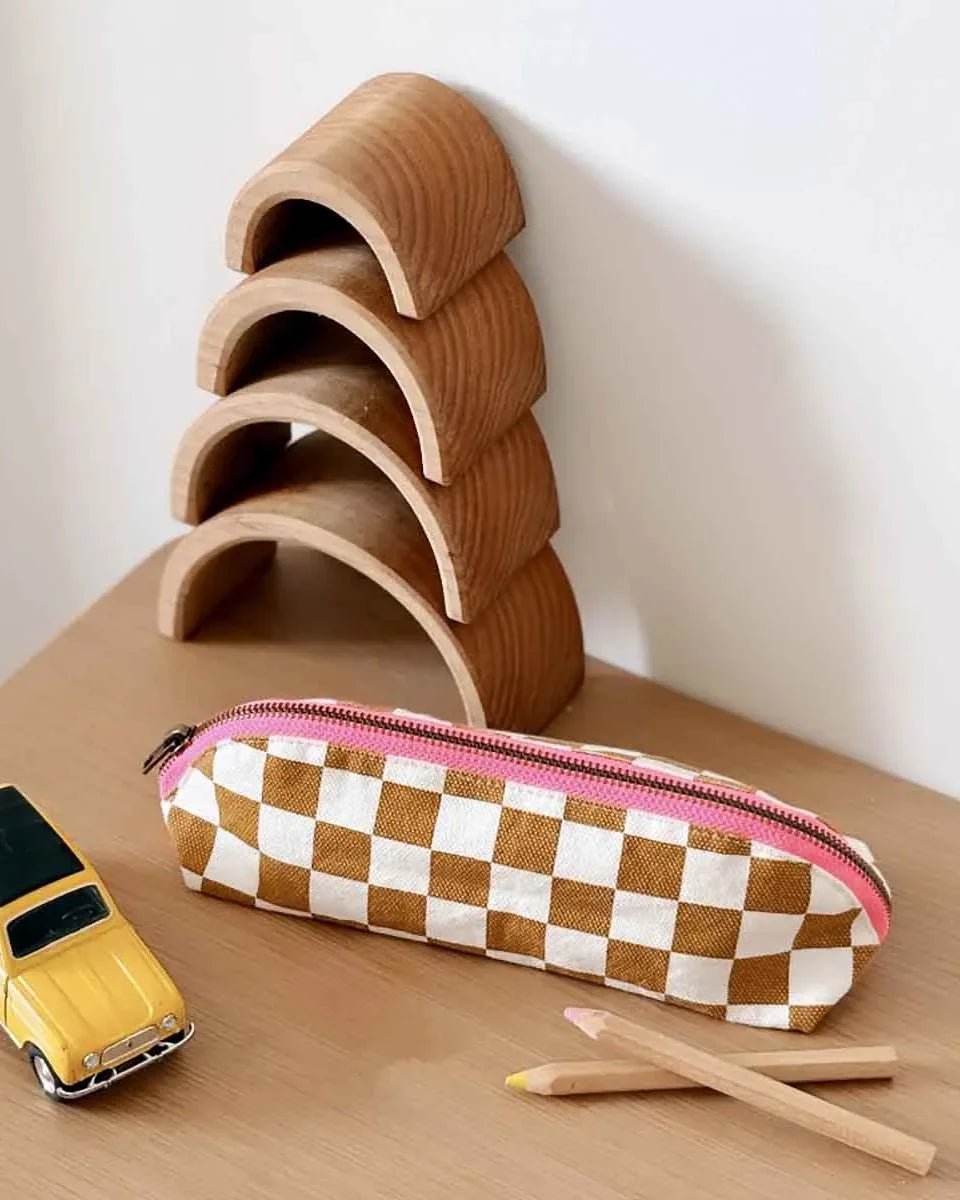 Rose in April - GASTON Federmäppchen • Checks Caramel - Federmäppchen - ROSA ECK