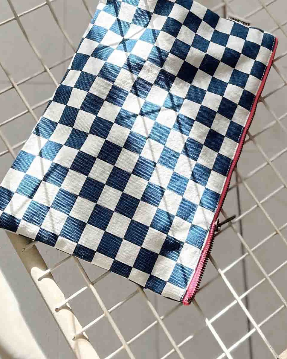 Rose in April - LILI Handtasche | Blue Midnight/Ecru - Beutel - ROSA ECK -