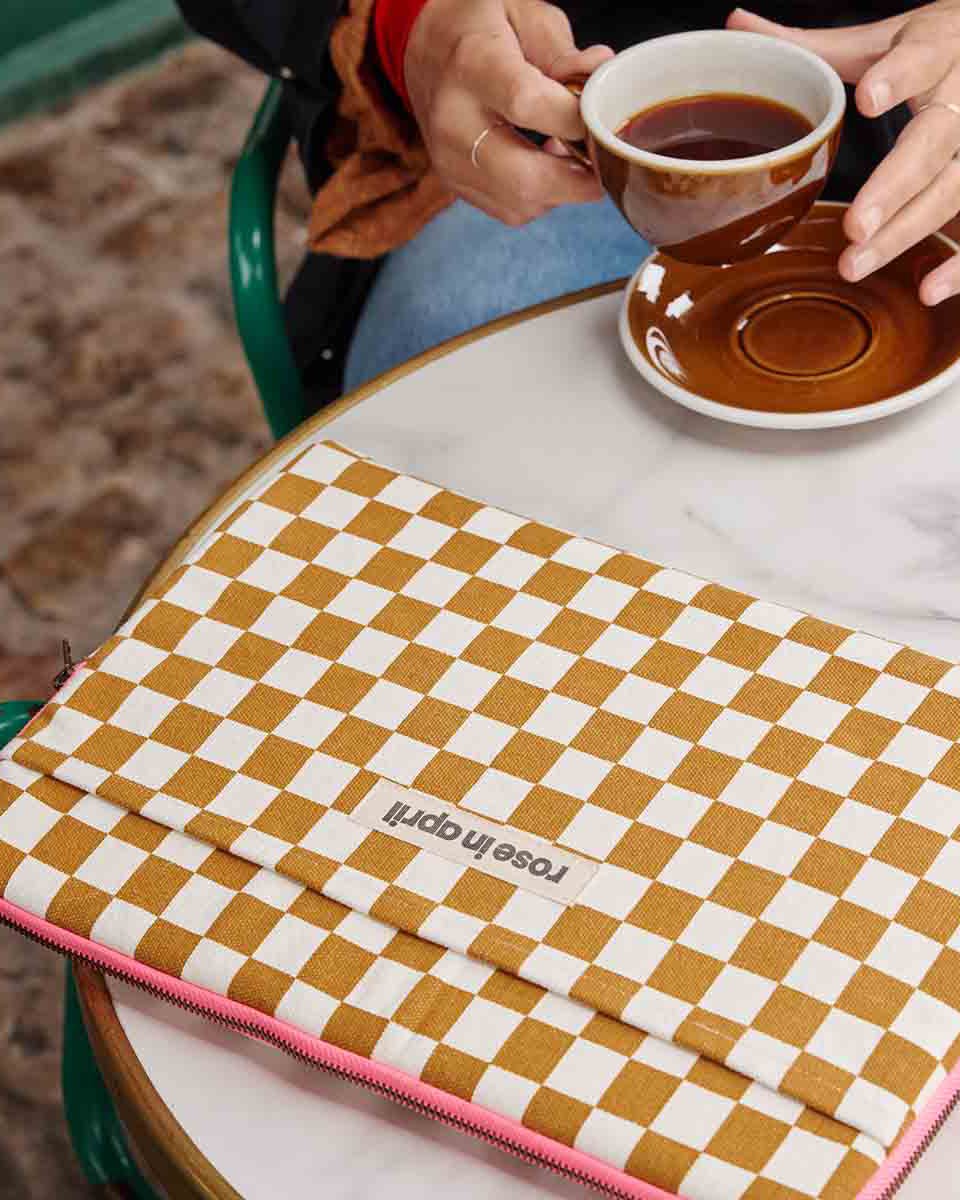 Rose in April - OCTAVE Laptoptasche | Checks Caramel - Laptoptasche - ROSA ECK -