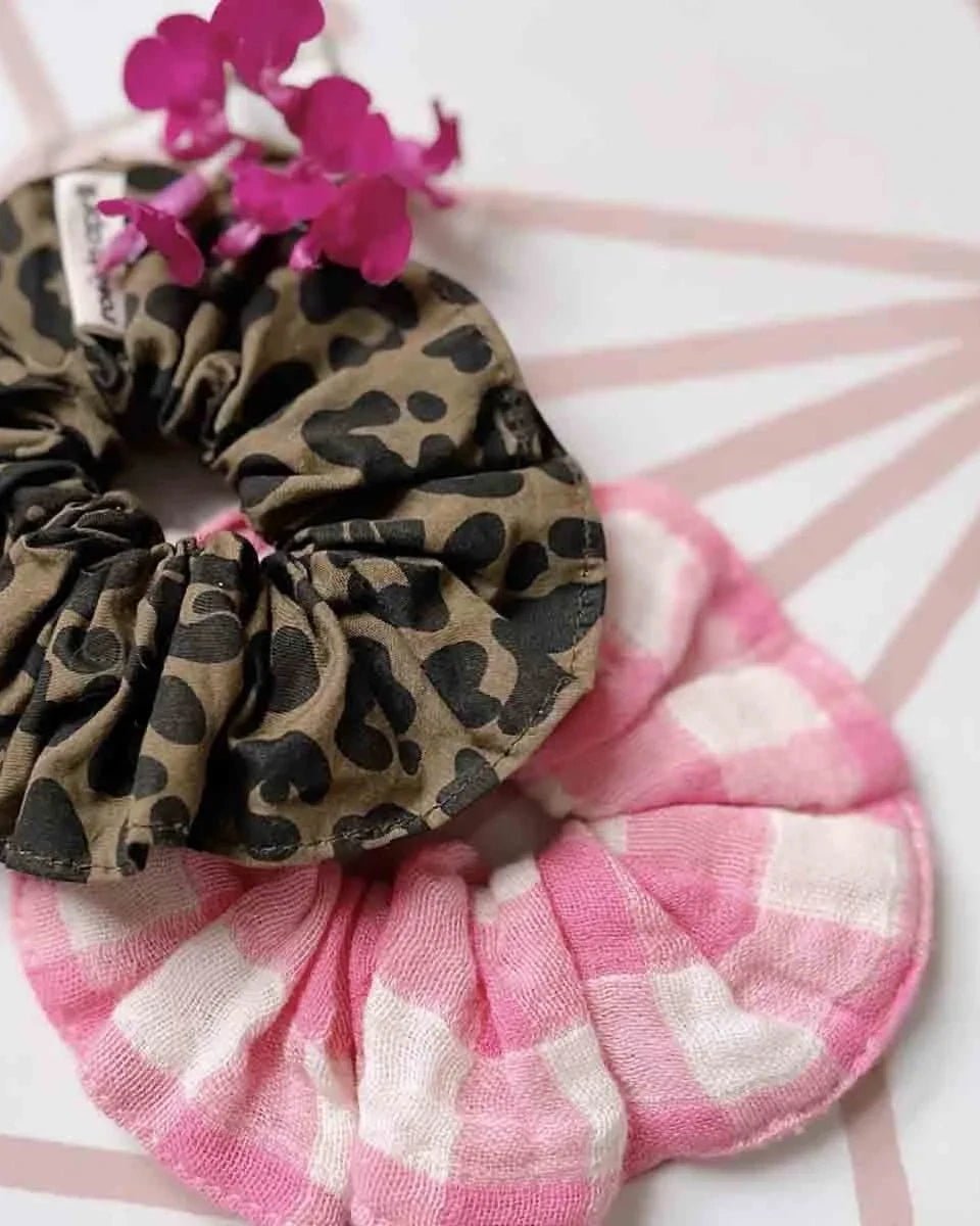 Rose in April - SCRUNCHIE Haargummi | Vichy Ecru - Neon Pink - ROSA ECK Concept Store