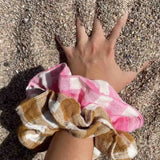 Rose in April - SCRUNCHIE Haargummi | Vichy Ecru - Neon Pink - ROSA ECK Concept Store