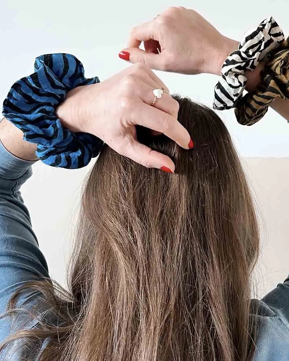 Rose in April - SCRUNCHIE Haargummi | Zebra Greek Blue - Haargummi - ROSA ECK -