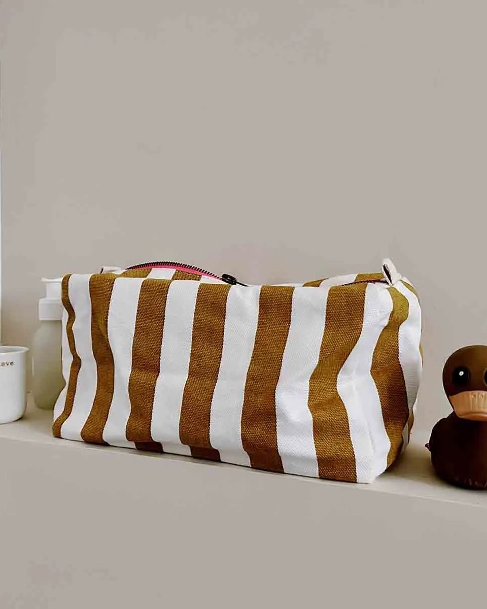 Rose in April - VIC Kulturbeutel | Stripes Ecru / Caramel - Beutel - ROSA ECK -
