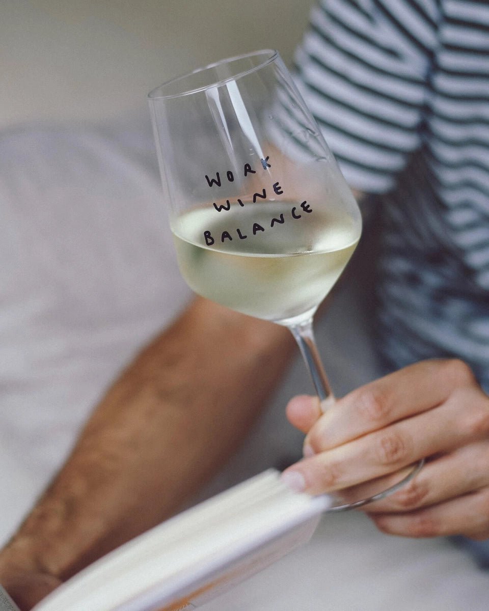selekkt - WORK WINE BALANCE Weinglas mit Spruch - Trinkglas - ROSA ECK Concept Store