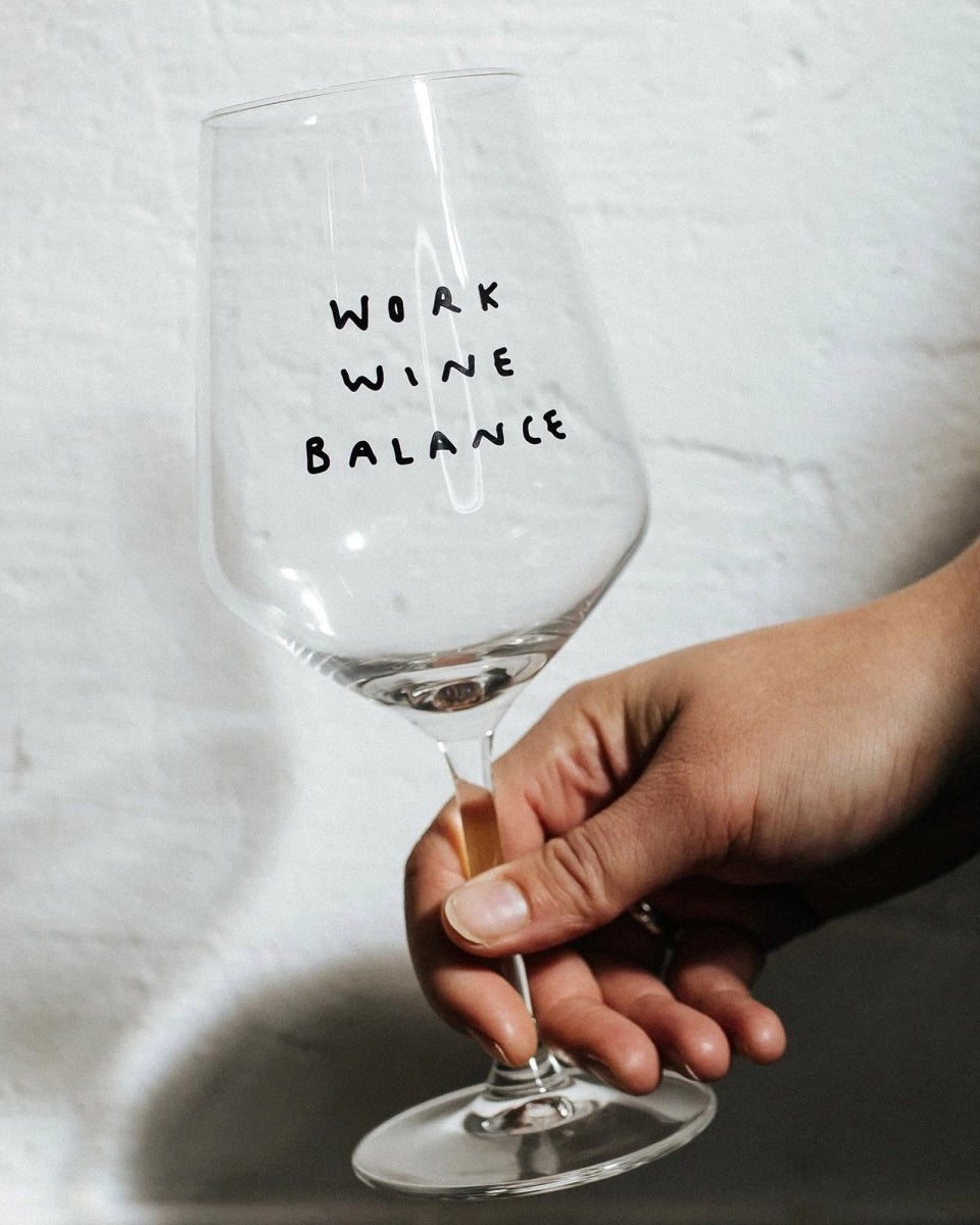 selekkt - WORK WINE BALANCE Weinglas mit Spruch - Trinkglas - ROSA ECK Concept Store