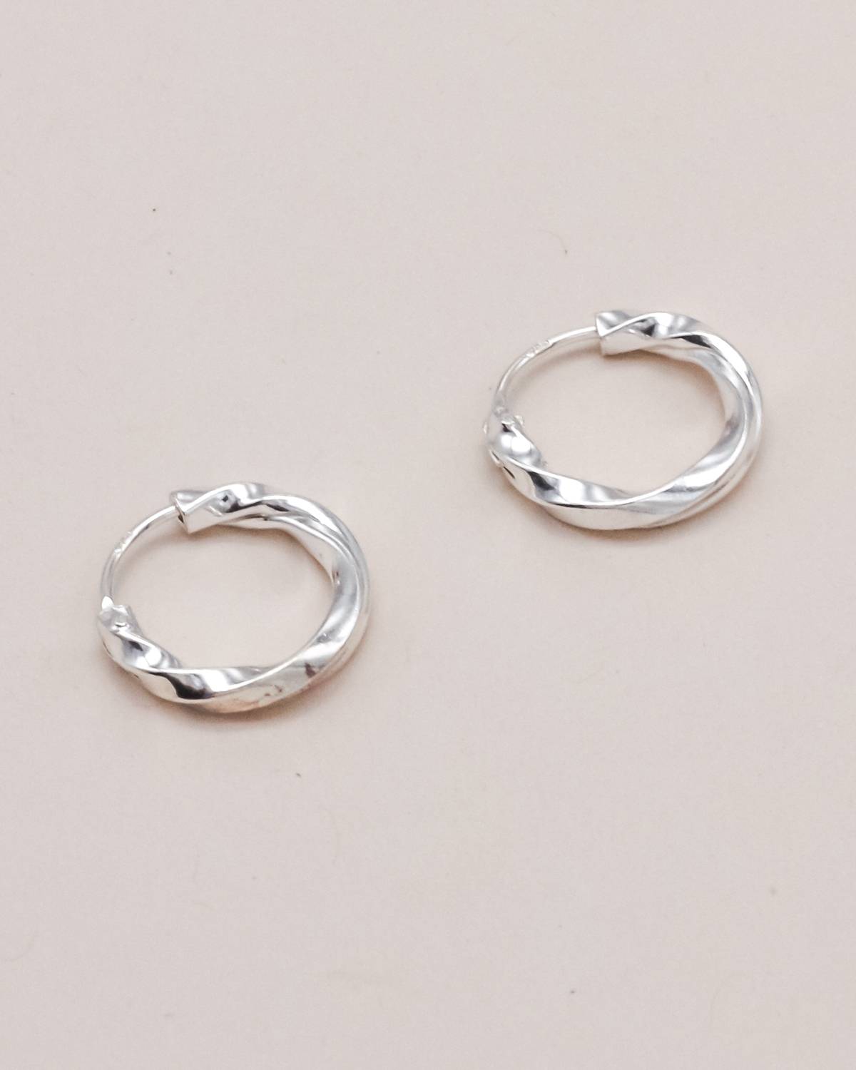 Sonstige - TWISTED SUPER MINI Creolen - ROSA ECK - Silber, ,
