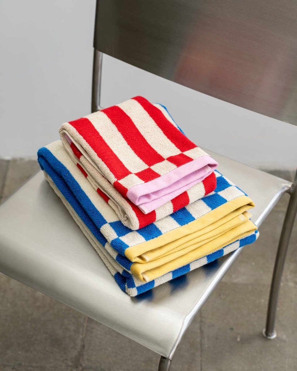 Tarta Gelatina - CLUBHOUSE Handtuch mit Streifen • Blau - Handtuch - ROSA ECK Concept Store