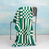 Tarta Gelatina - MARINA Badetuch mit Streifen • Grün - ROSA ECK Concept Store