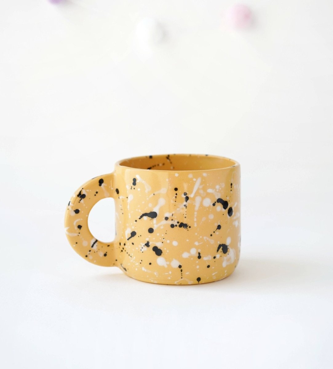 Textura Ceramics - Porzellanbecher Gelb/Bunt gesprenkelt - ROSA ECK - Gelb, Porzellan, Schwarz