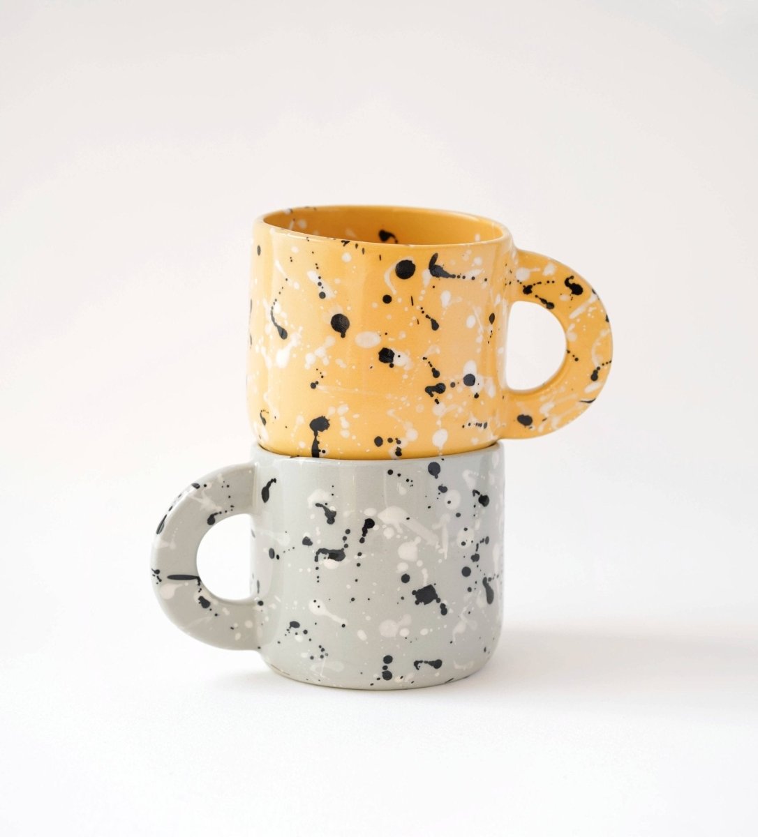 Textura Ceramics - Porzellanbecher Gelb/Bunt gesprenkelt - ROSA ECK - Gelb, Porzellan, Schwarz