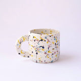 Textura Ceramics - Porzellanbecher Weiß/Bunt gesprenkelt - ROSA ECK - Bunt, Porzellan, Weiß