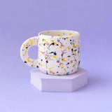 Textura Ceramics - Porzellanbecher Weiß/Bunt gesprenkelt - ROSA ECK - Bunt, Porzellan, Weiß