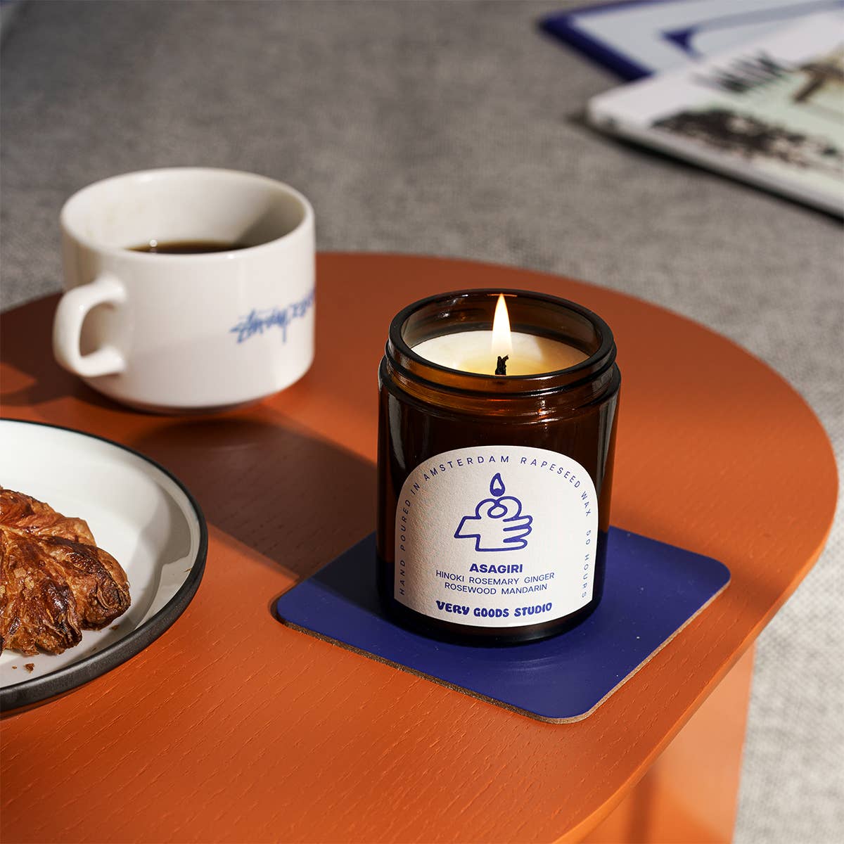 Very Goods Studio - ASAGIRI Große Duftkerze im Glas (170 ml) - Kerze - ROSA ECK Concept Store