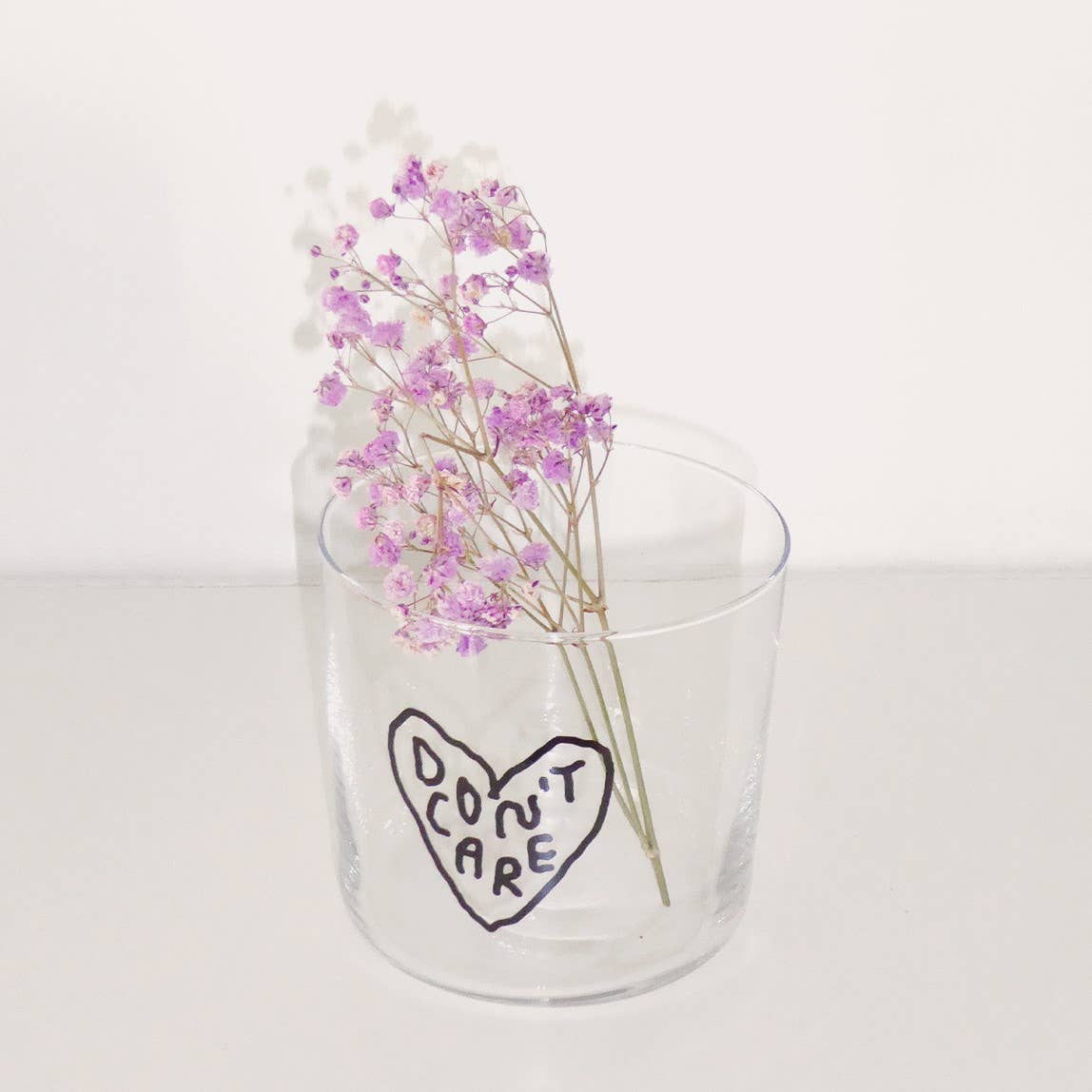 yahya studio - DON'T CARE Trinkglas mit Statement - ROSA ECK - Glas, ,