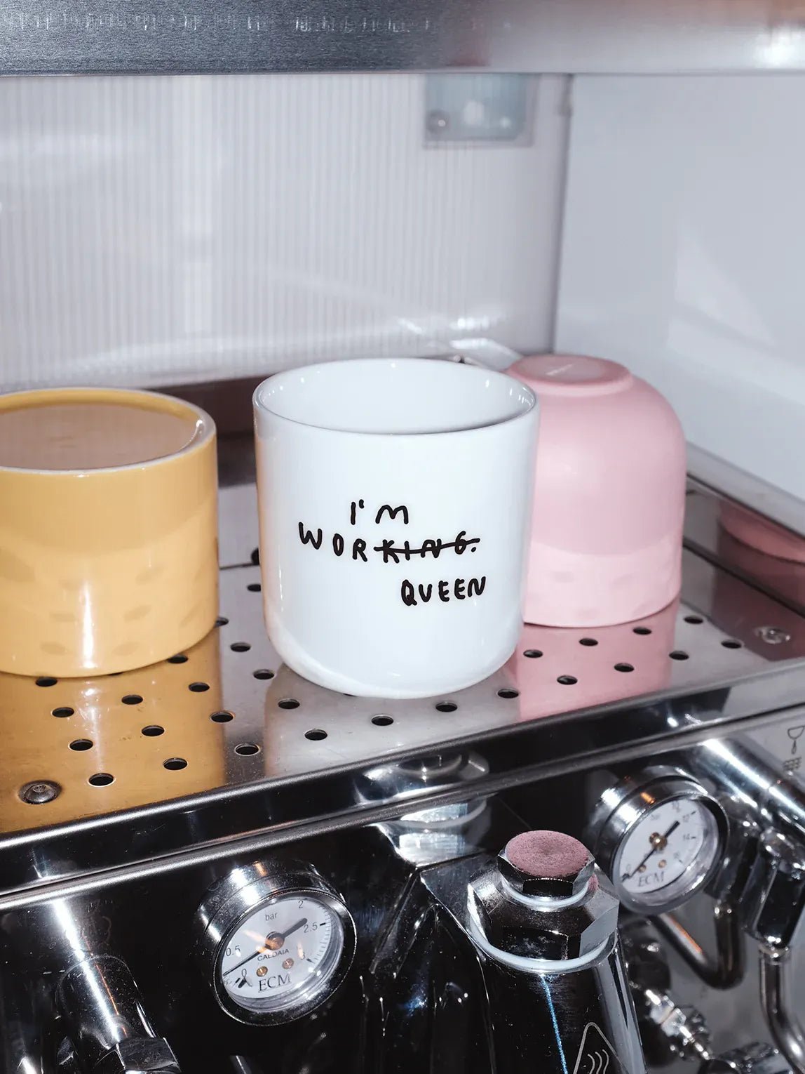 yahya studio - I'M WORQUEEN Becher aus Porzellan - Kaffee - und Teetasse - ROSA ECK - Cup, ,